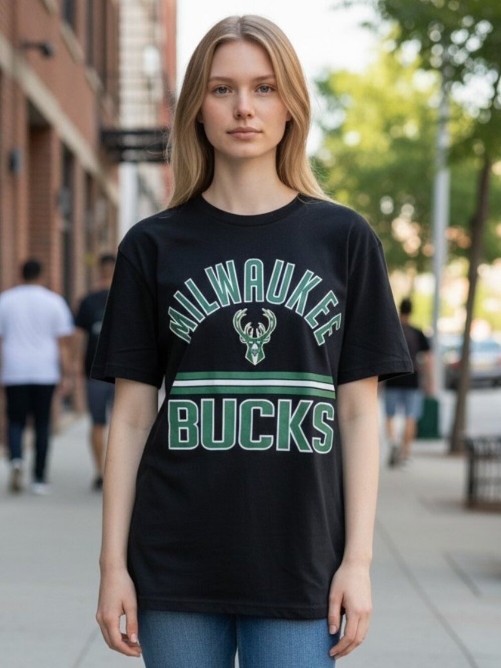 NWOT TEAM ATHLETICS (XL) Milwaukee Bucks Cotton Shiny Logo T-Shirt